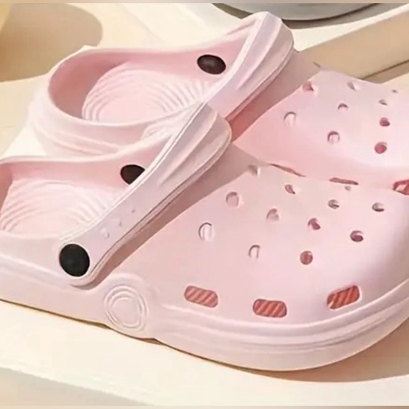 Shoes - Lightweight Comfy Clogs, Hollow Out Non-Slip Garden Shoes.